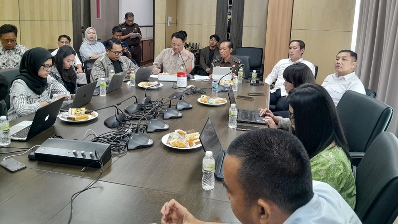 Rapat yang dipimpin Ketua Panitia Kejuaraan Anggar Senior Asia 2025, Masyhudi di Jakarta, Selasa (30/4/2025), membahas antusias peserta untuk datang lebih awal