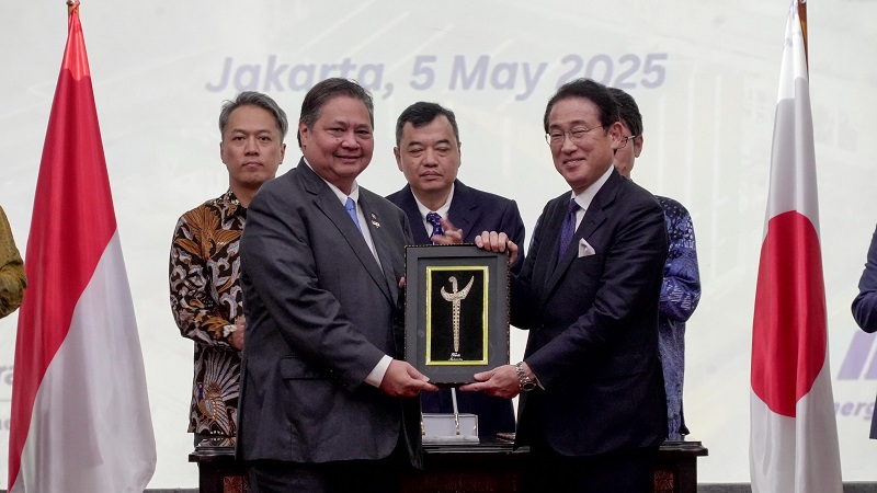 Bertemu Mantan PM Jepang Fumio Kishida, Menko Airlangga Nyatakan PLTP Muara Laboh Milestone Keberhasilan Implementasi AZEC