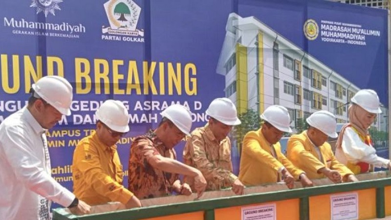 Silaturahmi Safari Ramadan Bahlil Lahadalia Wujudkan  DPP Golkar - Muhammadiyah Ground Breaking Asrama Kampus Terpadu Muallimin Bantul