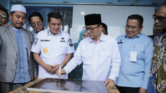 Dapur MBG Pertama di Tangerang Diresmikan Mendes Yandri Susanto