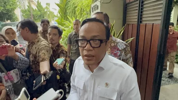 Prabowo Janji Bakal Hapus Outsourcing, Wamenaker Bilang Harus Dikaji Lebih Jauh