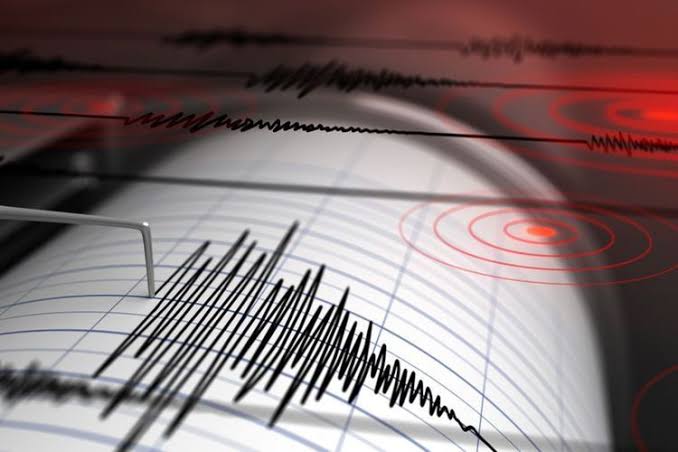 Badan Meteorologi Klimatologi dan Geofisika (BMKG) menyatakan gempa bumi dengan magnitudo (M) 5 terletak pada koordinat 8,09 derajat Lintang Selatan dan 108,71 derajat Bujur Timur, atau berjarak sekitar 49 kilometer dengan kedalaman 70 kilometer arah tenggara dari Kabupaten Pangandaran, Jawa Barat, Senin (9/6/2025) malam.