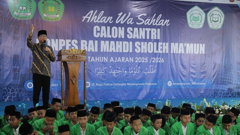 Masyarakat Terlena Duniawi, Mendes Yandri Nyatakan Pondok Pesantren Sangat Penting bagi Kemendes PDT