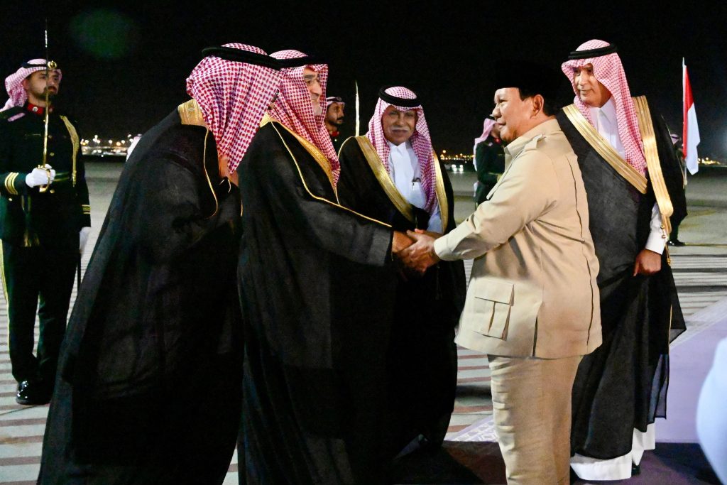 Tiba di Jeddah, Presiden Prabowo Segera Bertemu Putra Mahkota Arab Saudi