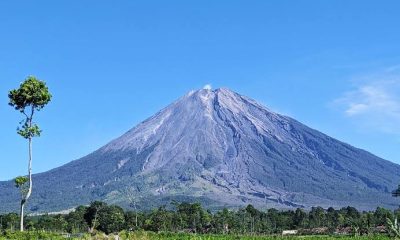 Gunung Semeru Kembali Erupsi, Lontarkan Kolom Abu Hingga 700 Meter