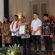 Gubernur Pramono Raih Penghargaan MURI, Terbanyak Distribusikan Tangki Air