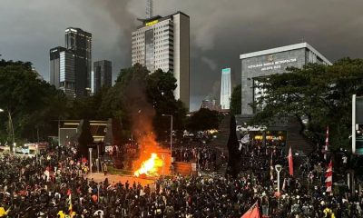 Para Demonstran Masih Bertahan di Polda Metro Jaya, Kondisi Mencekam