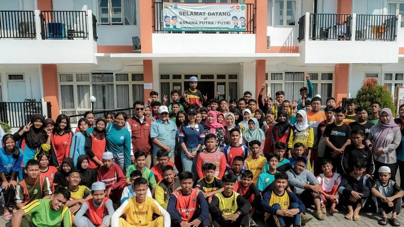 Dorong Program Karya Wisata di Sekolah Rakyat Surabaya, Wamenpar Ni Luh Puspa Janjikan Hadiah Berwisata