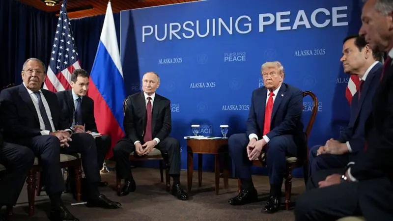 Trump Sambut Hangat Putin untuk Pertemuan Mengejar Perdamaian di Alaska
