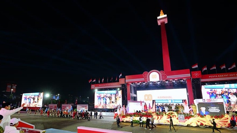 Meriahkan HUT ke-80 RI, Presiden Prabowo Disambut Hangat Masyarakat saat Saksikan Karnaval Bersatu di Monas