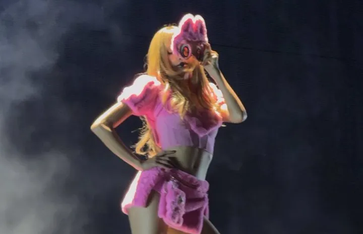 Gaya Lisa BLACKPINK Pakai Kostum Labubu, Jadi Sorotan di Deadline World Tour