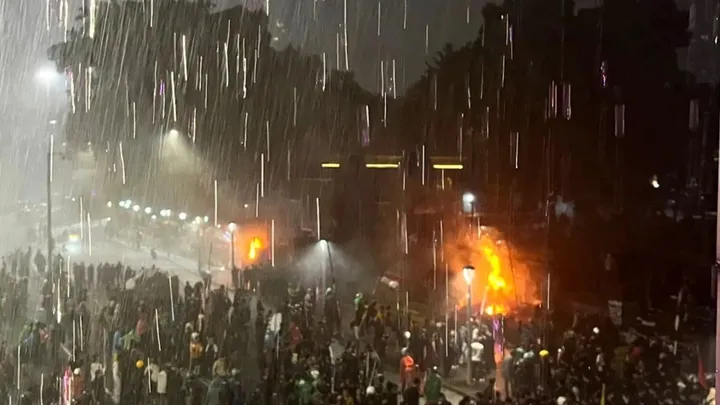 Jakarta Mencekam, Begini Kondisi di Depan Polda Metro Jaya