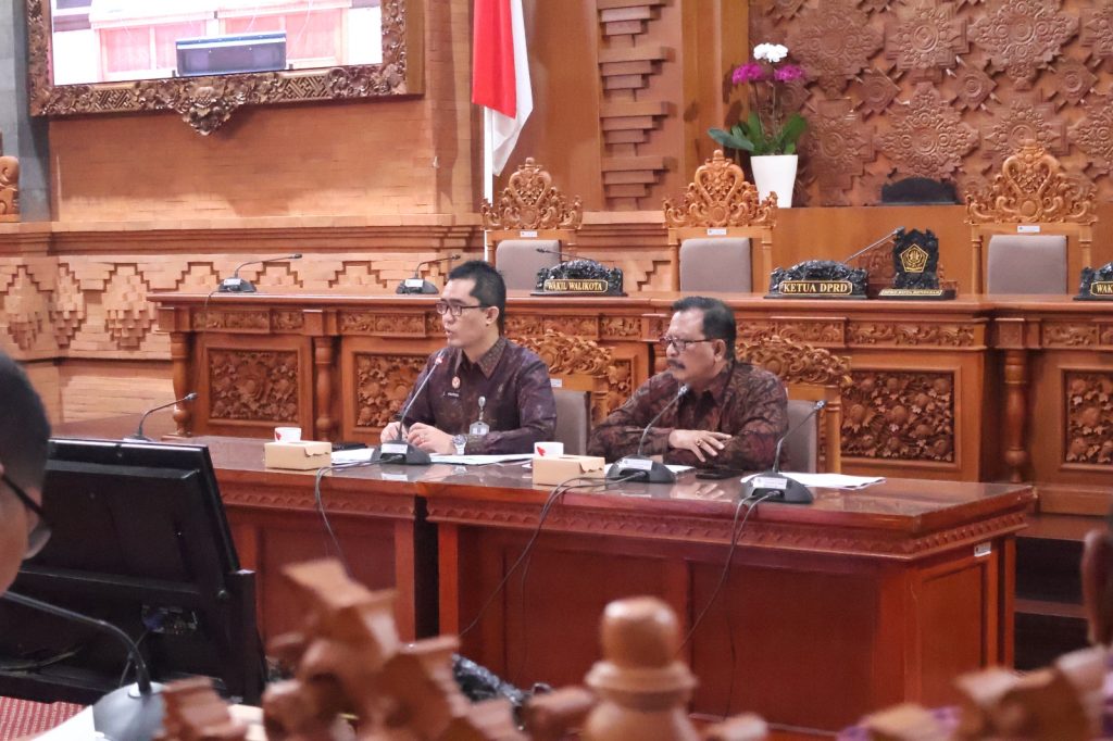 Gelar Rapat Harmonisasi Raperda Kota Denpasar, Kanwil Kemenkum Bali Dukung Produk Hukum Berkualitas