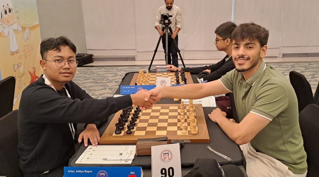 31st Abu Dhabi International Chess Festival: Tiga Pecatur Muda Indonesia Kompak Petik Kemenangan di Babak I