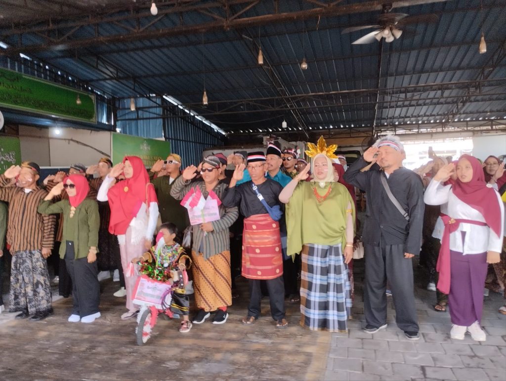 NU Mengwi Peringati HUT Ke-80 RI dalam Semangat Kebhinekaan Kenakan Ragam Pakaian Adat