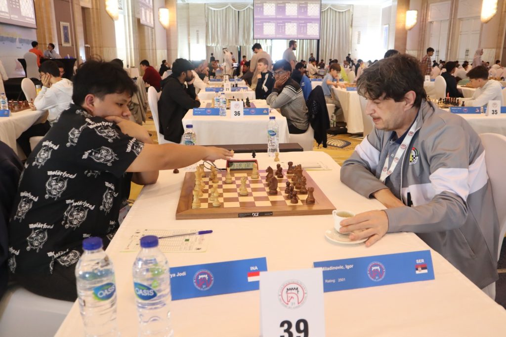 31st Abu Dhabi International Chess Festival: Kejutan, IM Azarya Jodi Setyaki Taklukkan GM Igor Miladinovic