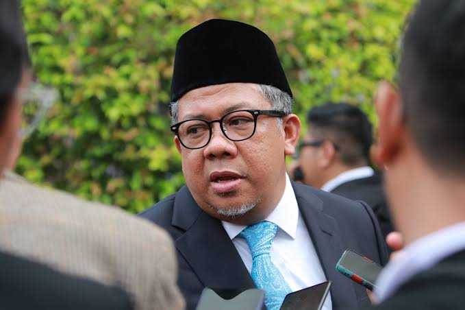 Pembangunan 3 Juta Rumah Belum Terealisasi, Wamen PKP Fahri Hamzah Minta Maaf