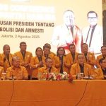 Ketua Umum Partai Hanura Oesman Sapta Odang (OSO) saat konferensi pers pernyataan Partai Hanura terkait abolisi dan amnesti Presiden di Jakarta, Sabtu (2/8/2025)