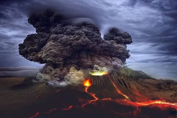 Gunung Semeru Kembali Erupsi, Tinggi Letusan Capai 900 Meter