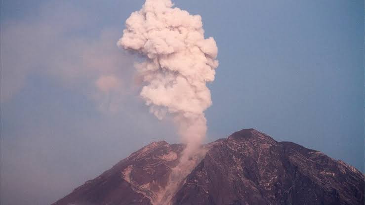 Gunung Semeru Kembali Erupsi pada 25 Agustus 2025, Tinggi Letusan Capai 700 Meter