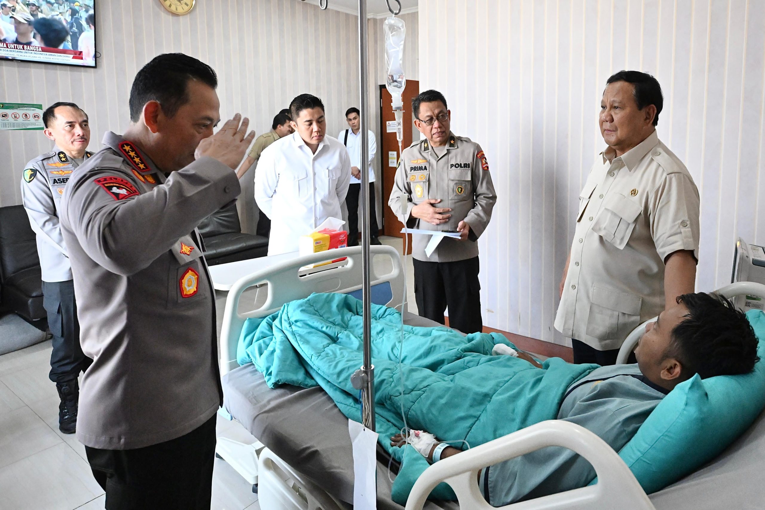Presiden Prabowo Jenguk Polisi dan Masyarakat Korban Aksi Demonstrasi