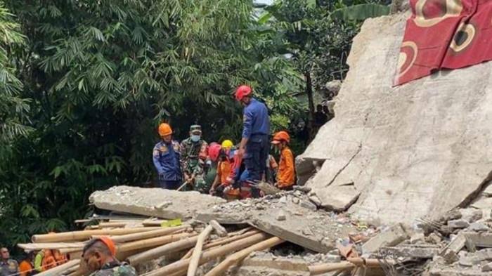Korban Majelis Ambruk Total Ada 80 Orang, 3 Orang Tewas