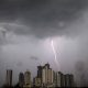 Cuaca Jakarta 2 Oktober 2025 : Waspada Hujan Petir di Malam Hari