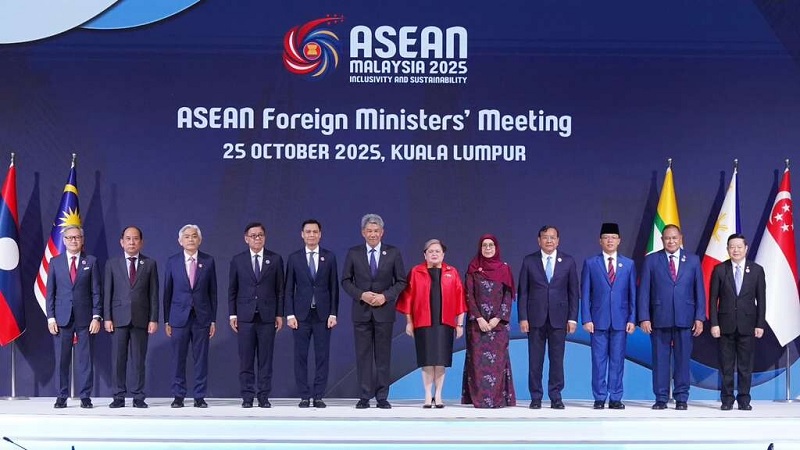 Menteri Luar Negeri (Menlu) Republik Indonesia, Sugiono menghadiri Pertemuan Menteri Luar Negeri ASEAN (ASEAN Foreign Ministers’ Meeting/AMM) yang berlangsung di Kuala Lumpur, Malaysia, Sabtu (25/10/2025). (Kemlu)