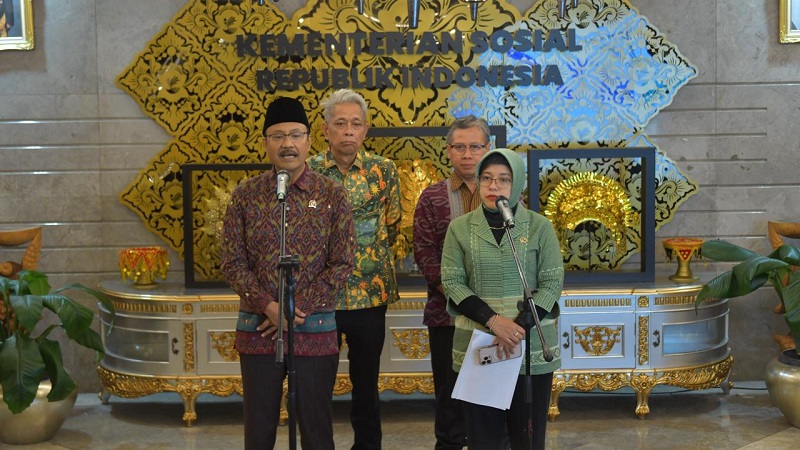 Menteri Sosial Saifullah Yusuf atau Gus Ipul dan Kepala Badan Pusat Statistik (BPS) Amalia Adininggar Widyasanti pastikan pemutakhiran data Bansos tambahan tepat sasaran. (Kemensos)