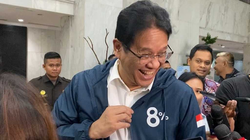 Jaket Biru Dongker Menteri Purbaya Jadi Sorotan, Kenapa?