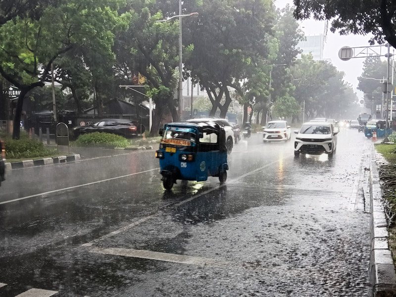 Cuaca Jakarta 18 November 2025 : Diprediksi Hujan Ringan