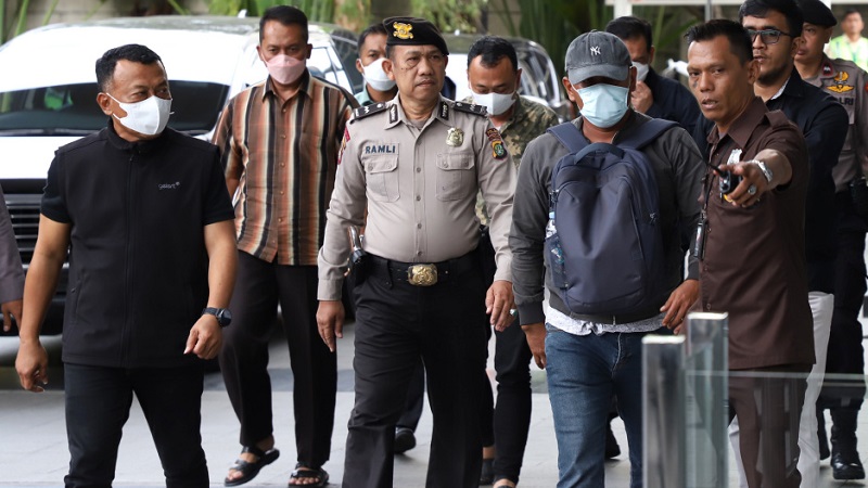 Bupati Ponorogo, Jawa Timur, Sugiri Sancoko langsung diperiksa Komisi Pemberantasan Korupsi (KPK) begitu tiba di Jakarta, Sabtu (8/11/2025)  setelah terjaring operasi tangkap tangan (OTT) bersama 12 orang lainnya sehari sebelumnya. 