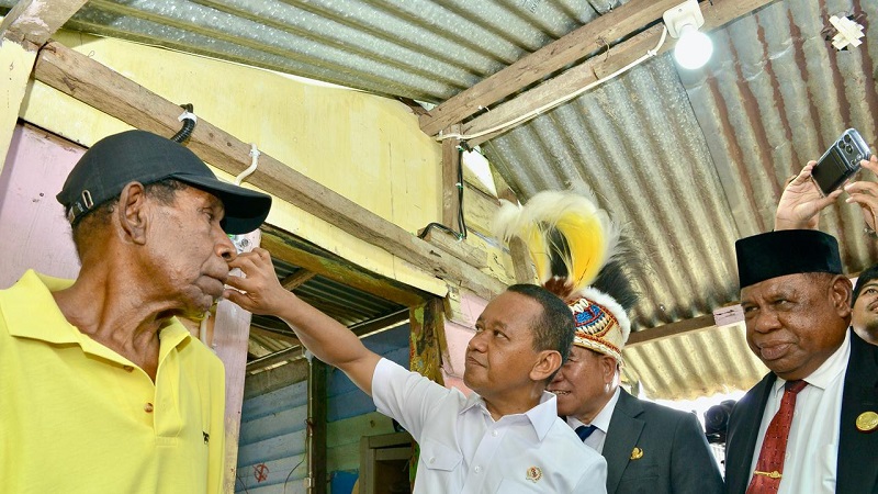 Menteri ESDM Bahlil Datang, 100 Rumah BPBL di 10 Kecamatan Fakfak Langsung Menyala