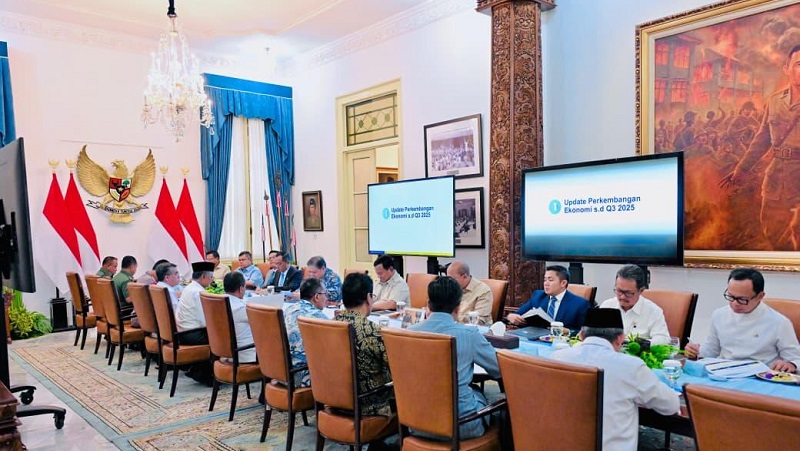 Spending masyarakat Rp116 Triliun pada awal tahun dibahas dalam rapat terbatas yang dipimpin oleh Presiden Prabowo Subianto di Istana Merdeka, Jakarta, Kamis (27/11/2025).