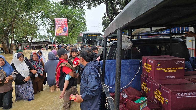Bencana Banjir dan Longsor Sumatera: Kemensos Kembali Salurkan Bantuan, Mensos Gus Ipul Berusaha Sampai dengan Cepat