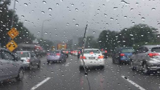 Cuaca Jakarta 15 November 2025 : Sebagian Wilayah Diperkirakan Hujan Ringan