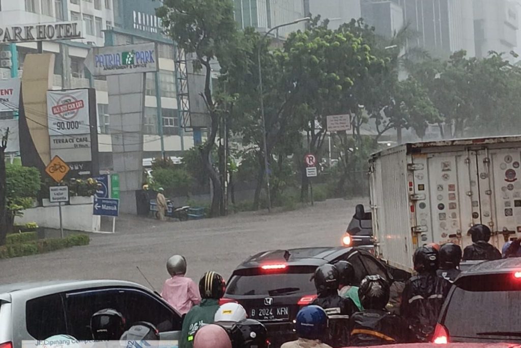 Hujan Deras Jakarta 18 November 2025, Banjir Rendam 30 RT