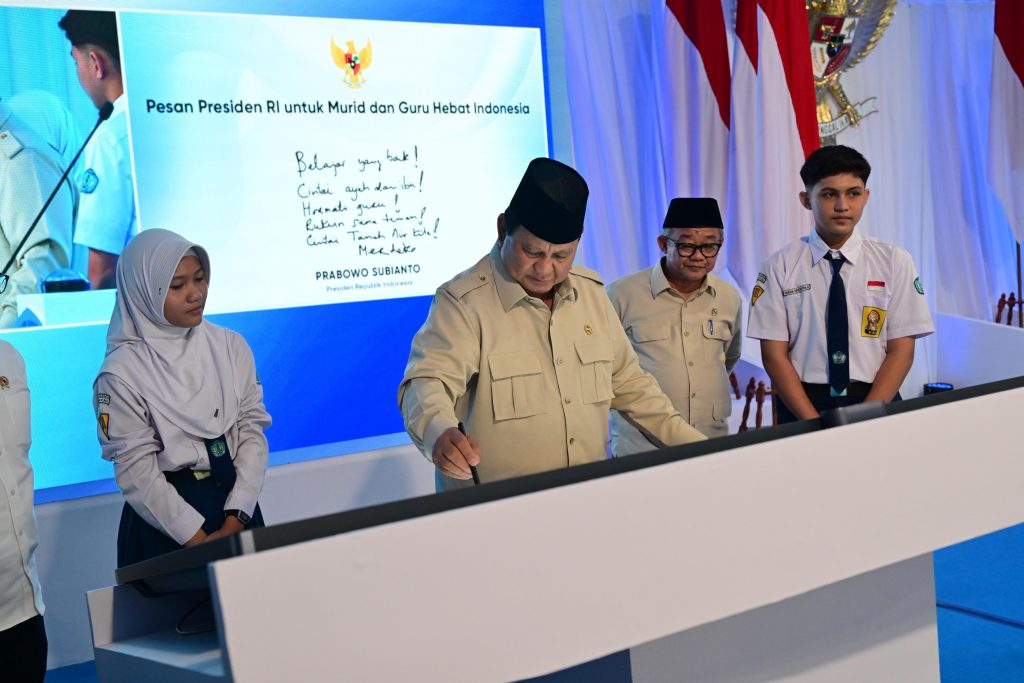 Prabowo Resmi Luncurkan Program Digitalisasi Pembelajaran untuk Indonesia Cerdas di 38 Provinsi
