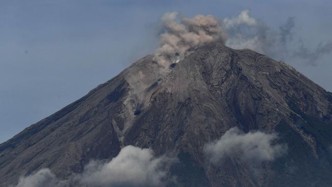 Aktivitas Vulkanik Gunung Semeru Meningkat, Banjir Lahar di Kecamatan Pasirian dan Candipuro