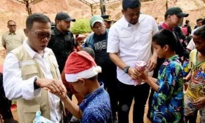 Gubernur Sumut Bobby Nasution Bagikan Kado Natal di Posko Pengungsian