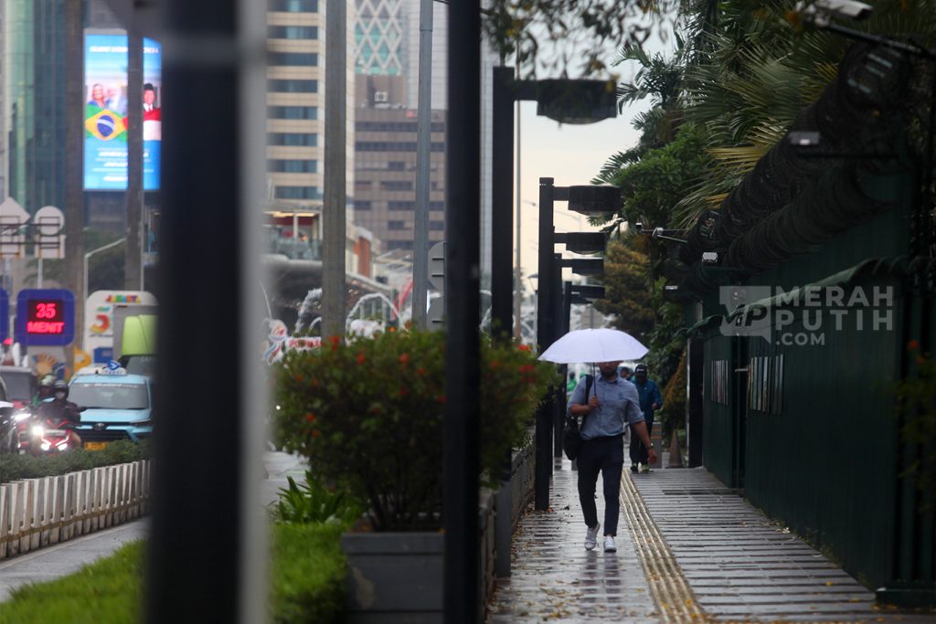 Cuaca Jakarta 25 Desember 2025 :  Hujan Ringan Merata di Seluruh Wilayah