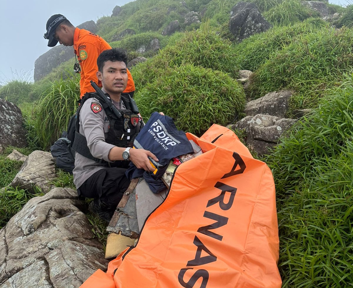 Sulitnya Proses Evakuasi Pesawat ATR 42-500, Prajurit Marinir Dikerahkan