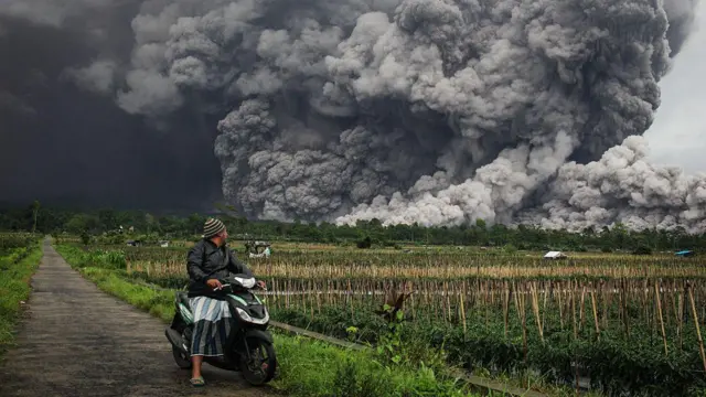 Hujan Deras Picu Letusan Sekunder Semeru, Warga Diminta Jauhi Alur Sungai