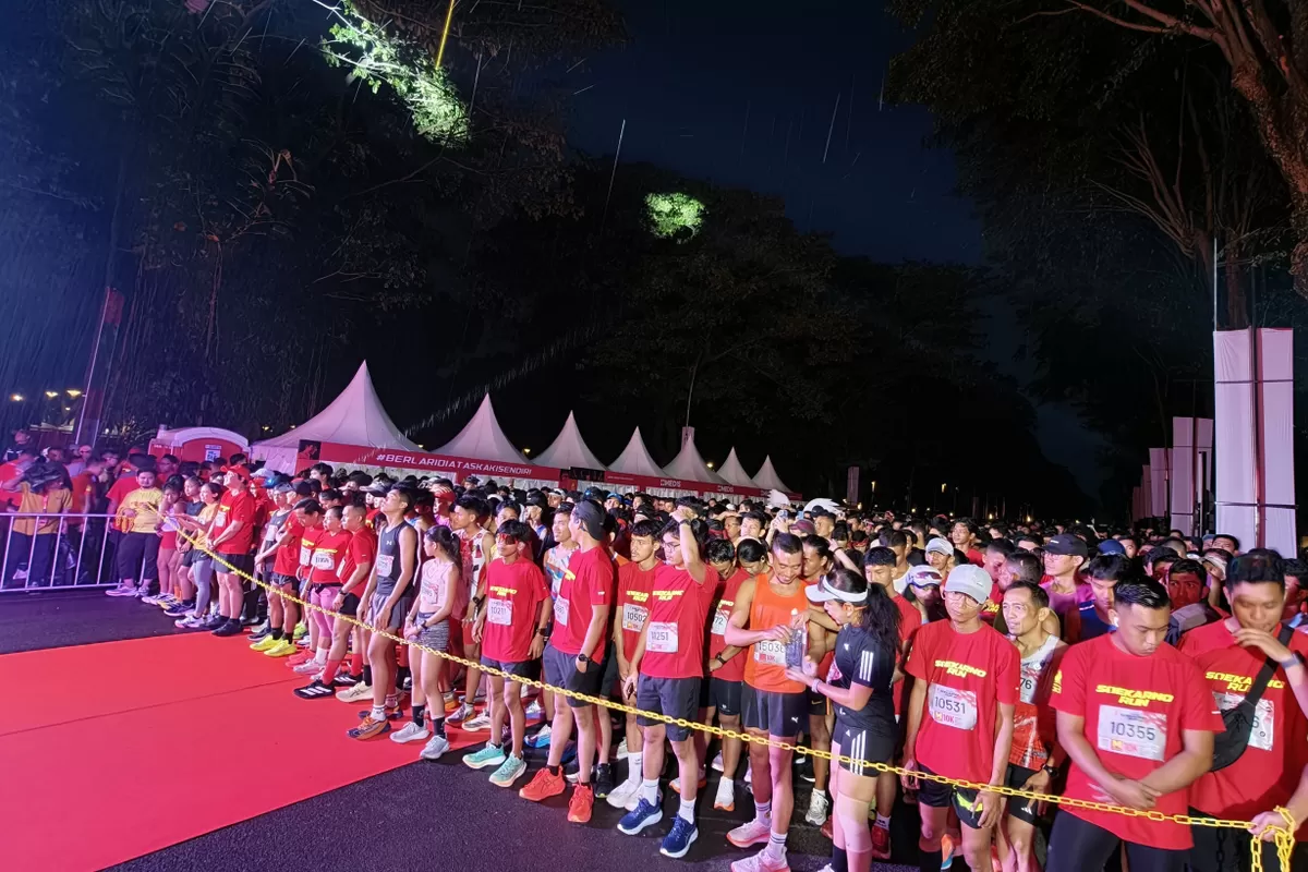 Sekitar 10 ribu pelari dilepas Gubernur Pramono untuk ikuti Soekarno Run pada Minggu pagi, 15 Februari 2026. (Foto : istimewa)9