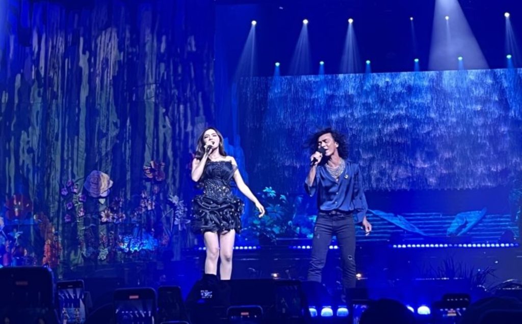 Mahalini Raharja Suguhkan Visual Elemen Alam di “KOMA Live in Concert” Istora Senayan