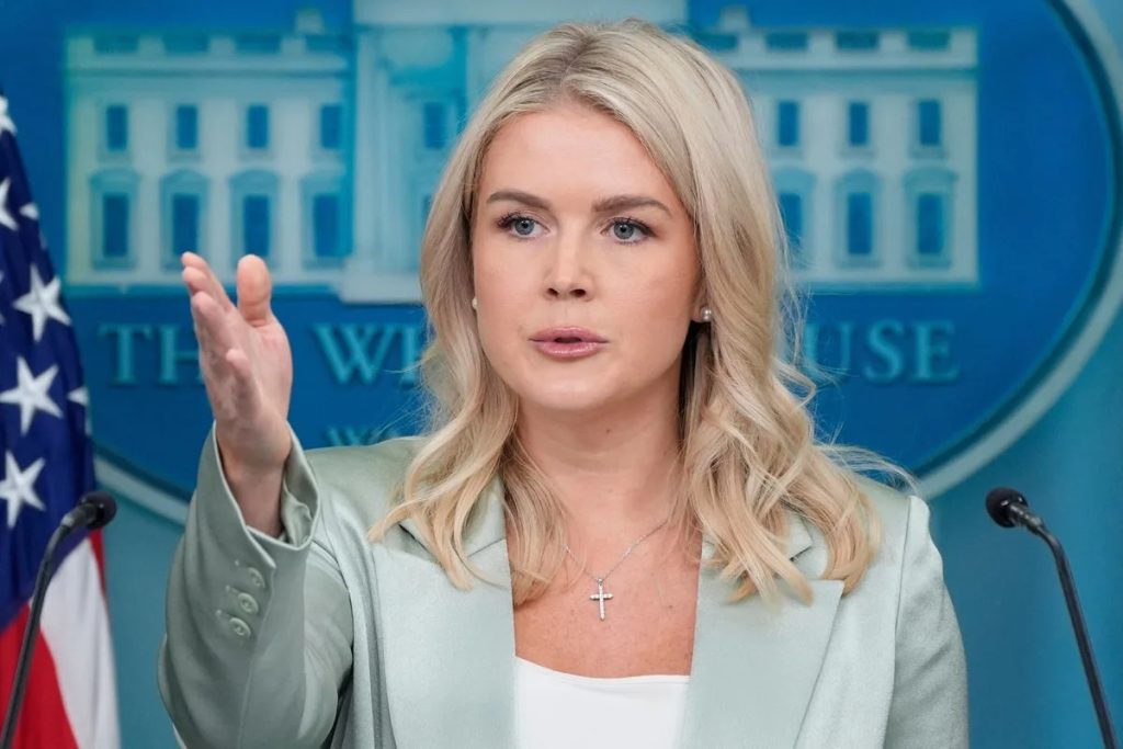 Sekretaris Pers Gedung Putih Karoline Leavitt mengklaim Presiden Amerika Serikat Donald Trump masih terlibat dalam "percakapan produktif" dengan Iran meskipun Teheran menyatakan telah menolak rencana perdamaian dari AS.