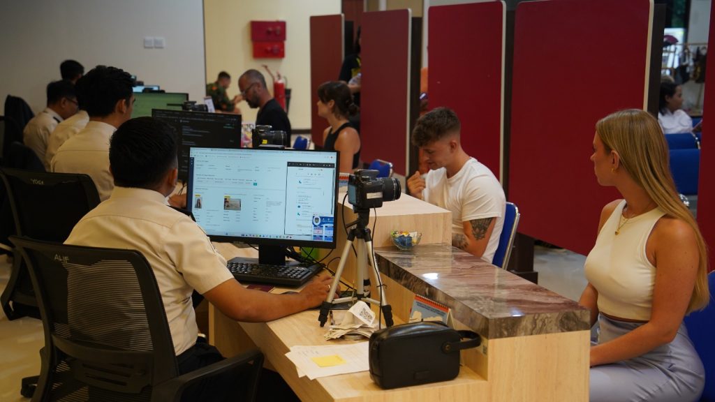 Antisipasi Dampak Penutupan Jalur Udara Timur Tengah, Imigrasi Ngurah Rai Berikan Izin Tinggal Keadaan Darurat dan Kebijakan Overstay Nol Rupiah Bagi WNA Terdampak