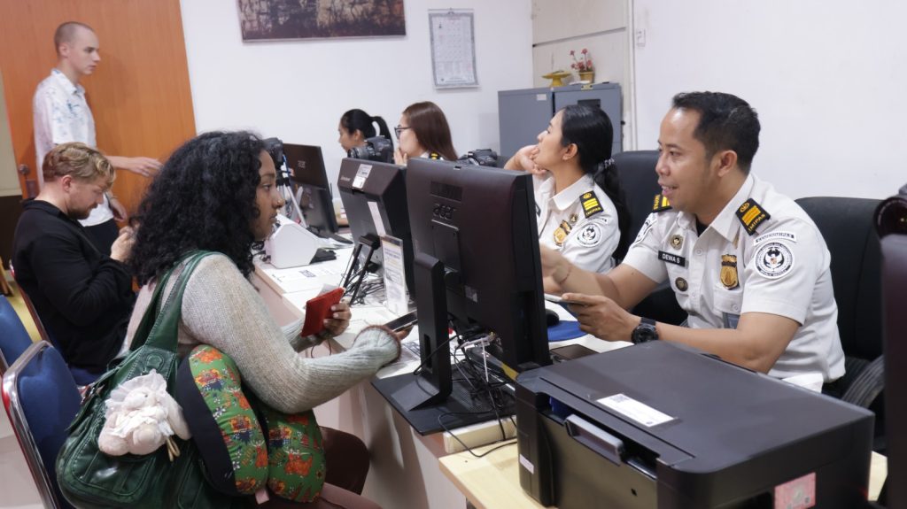Imbas Penutupan Jalur Udara Timur Tengah, Imigrasi Denpasar Beri Izin Tinggal Keadaan Terpaksa Bagi WNA Terdampak