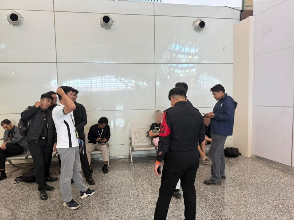 Buntut Video Asusila Viral, Imigrasi Ngurah Rai Berhasil Amankan Dua WNA Saat Akan Tinggalkan Bali