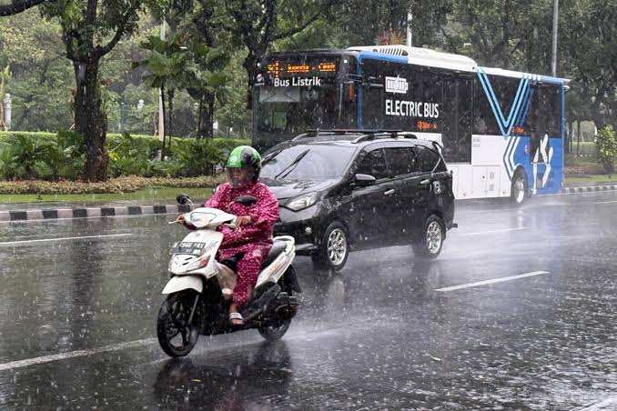 Cuaca Jakarta 28 Maret 2026 : Mayoritas Hujan Ringan di Seluruh Wilayah